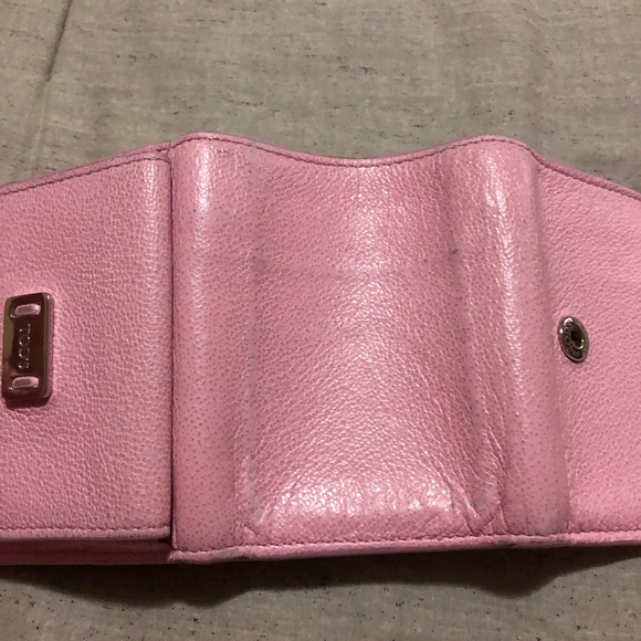 TODAY ONLY:AUTHENTIC TODS PINK TRIFOLD WALLET MADE IN INTALY - Has dirt & rubs - Picture 4 of 14